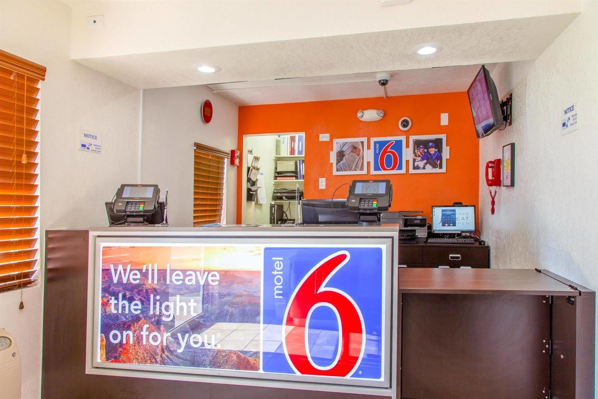 Motel 6-Phoenix, Az - Airport - 24Th Street Екстериор снимка